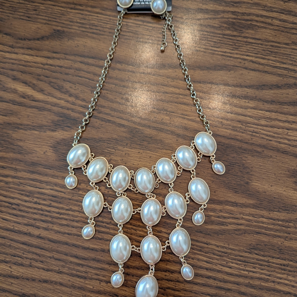 Elegant Pearl Necklace and Earring Set